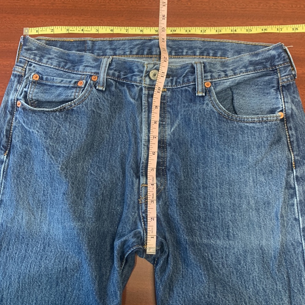 Levis Jeans - Picture 2 of 6